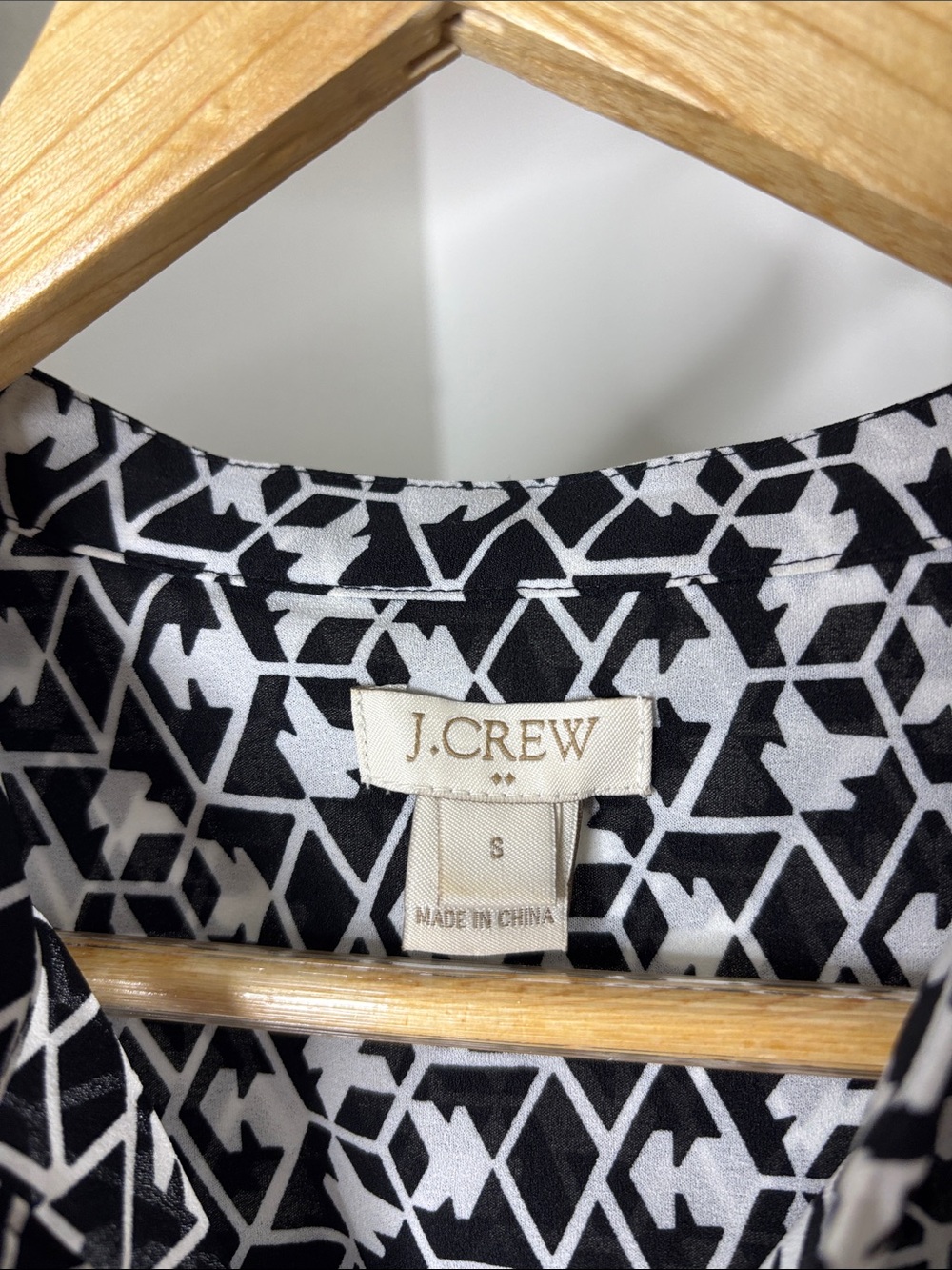 J. Crew Black and White Geometric Button-Down Shirt Size S - Picture 4 of 4